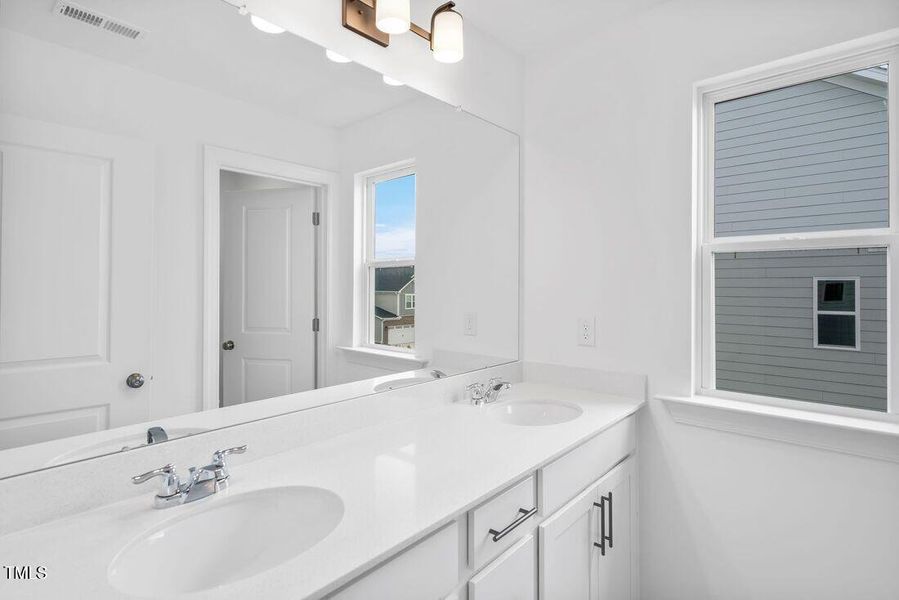 silverstone-bedford-lot-371-bathroom-04