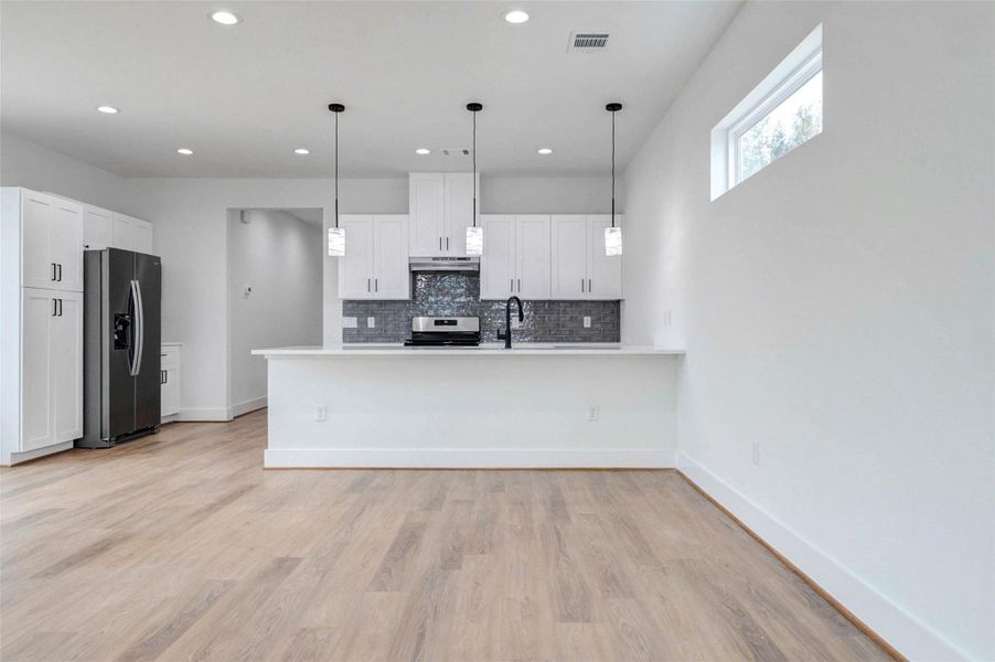 Spacious, unfurnished interior of a new home in , Houston (Image 17).