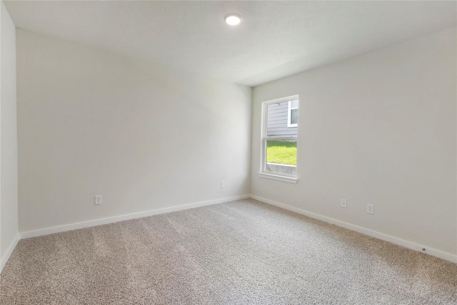 Spacious, unfurnished interior of a new home in Vintage Farms, Brenham (Image 24).