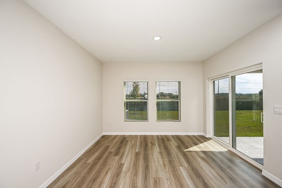 Spacious, unfurnished interior of a new home in Pasadena Ridge, Dade City (Image 14).