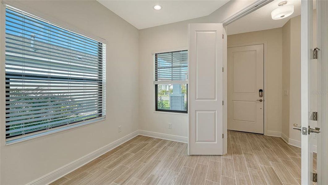 Spacious, unfurnished interior of a new home in Canoe Creek, Parrish (Image 25).