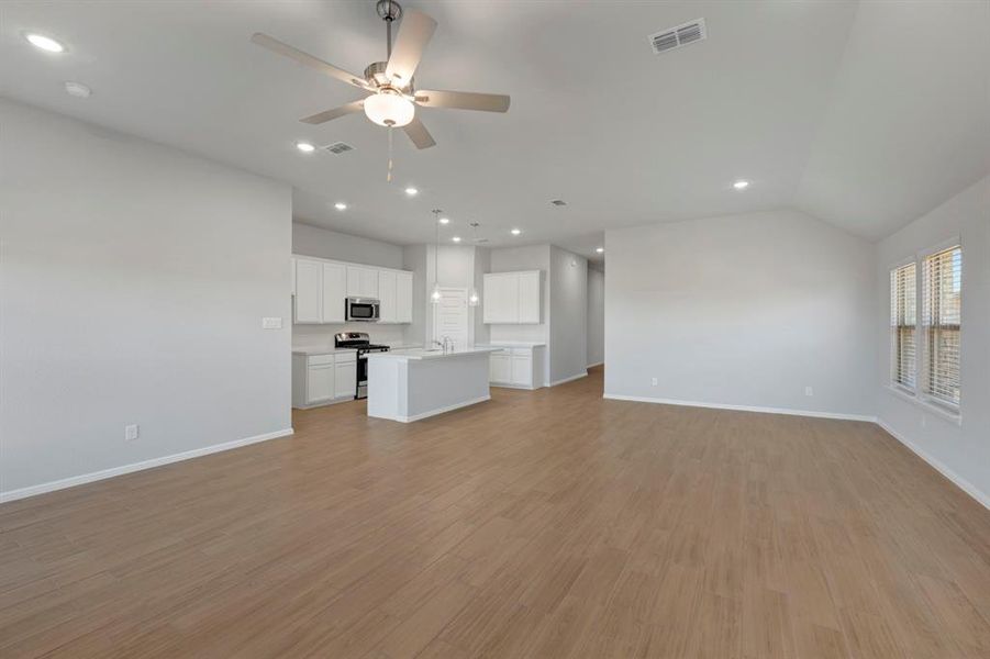 Spacious, unfurnished interior of a new home in Verandah, Royse City (Image 22).