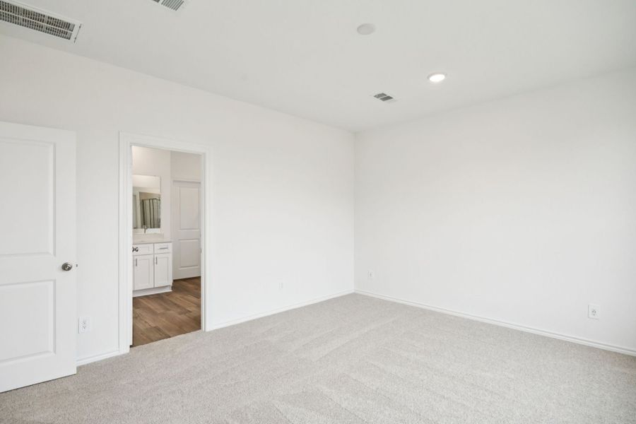 Spacious, unfurnished interior of a new home in Montgomery Bend, Montgomery (Image 20).