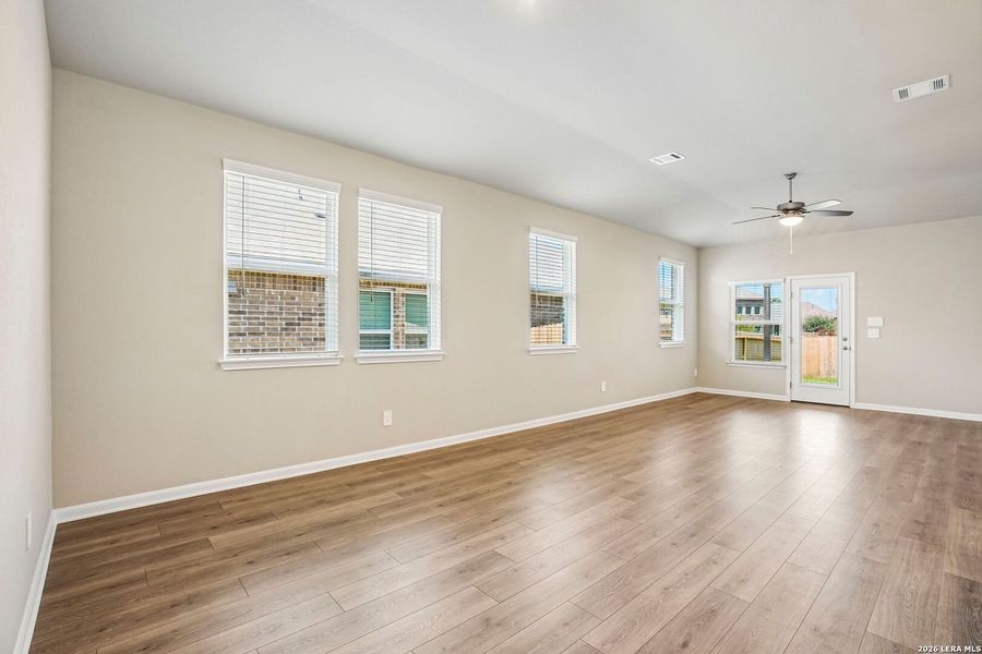 Spacious, unfurnished interior of a new home in Sagebrooke - Premier Series, San Antonio (Image 34).