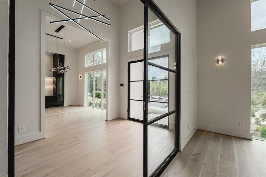 Spacious, unfurnished interior of a new home in , Dallas (Image 32).