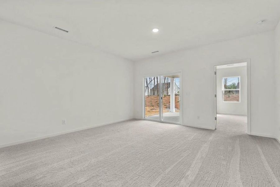 Spacious, unfurnished interior of a new home in Cedar Pointe, Crosby (Image 8).