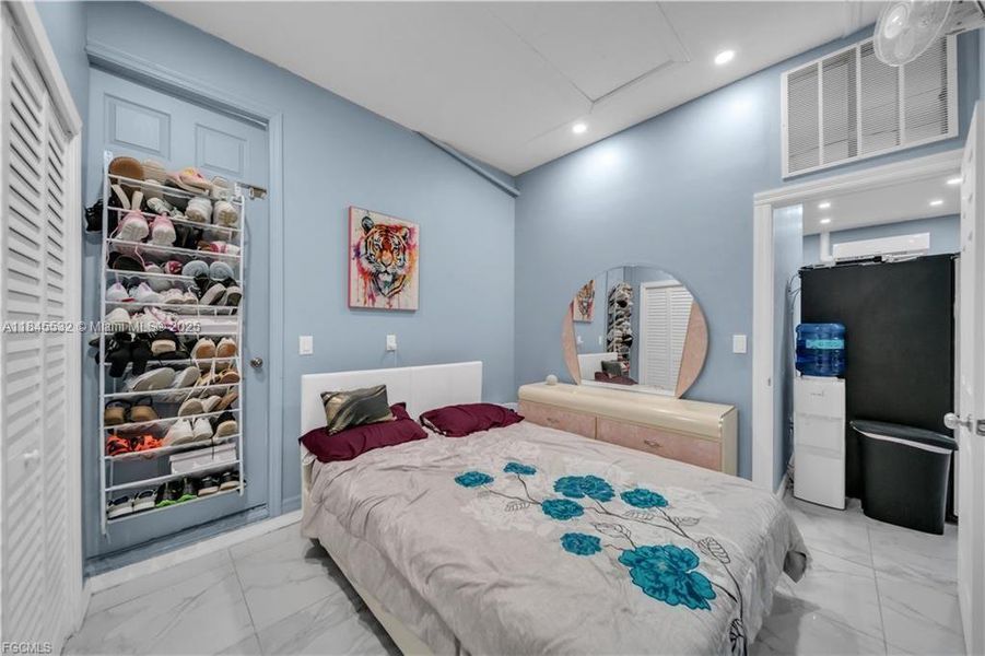 Furnished interior view inside a new home in , Cape Coral (Image 32). Furnished interior view inside a new home in , Cape Coral (Image 32).