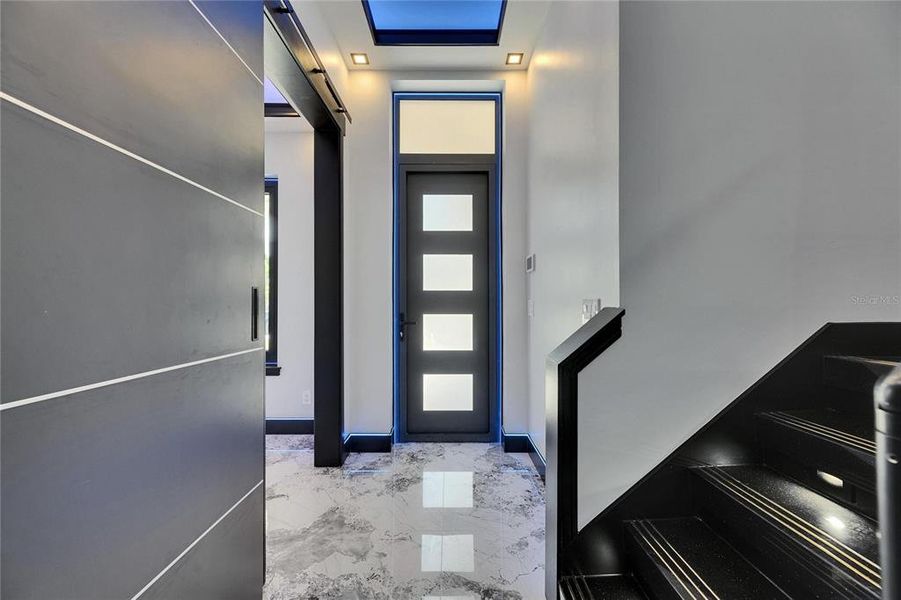 Spacious, unfurnished interior of a new home in , Apollo Beach (Image 22).