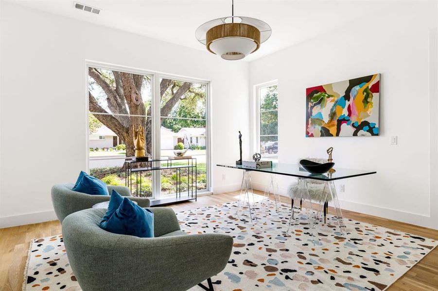 Furnished interior view inside a new home in , Dallas (Image 32). Furnished interior view inside a new home in , Dallas (Image 32).