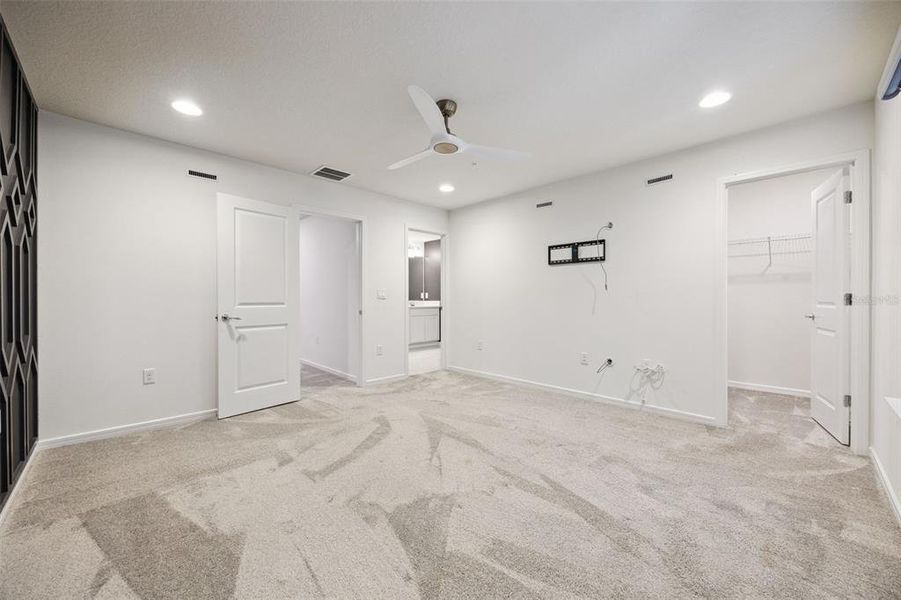 Spacious, unfurnished interior of a new home in Grayson Square, Winter Park (Image 21). Spacious, unfurnished interior of a new home in Grayson Square, Winter Park (Image 21).