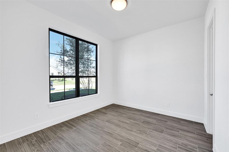 Spacious, unfurnished interior of a new home in Cross Creek West, Fulshear (Image 37).
