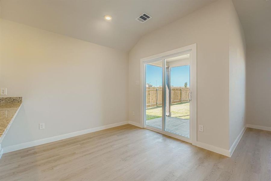 Spacious, unfurnished interior of a new home in Middlefield Village, Dallas (Image 13).
