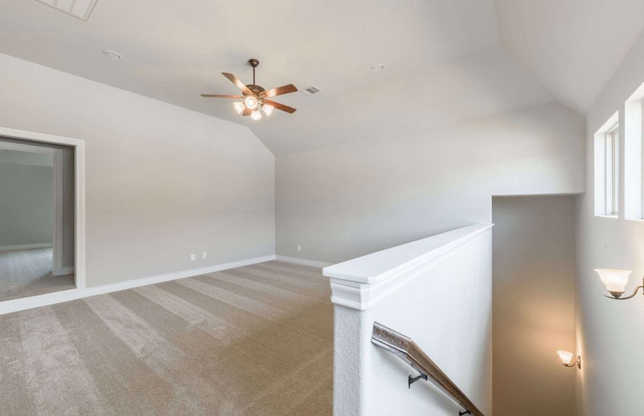 Representative unfurnished interior of a home built from the 3326 by Ravenna Homes in Cross Creek West, Fulshear (Image 54).