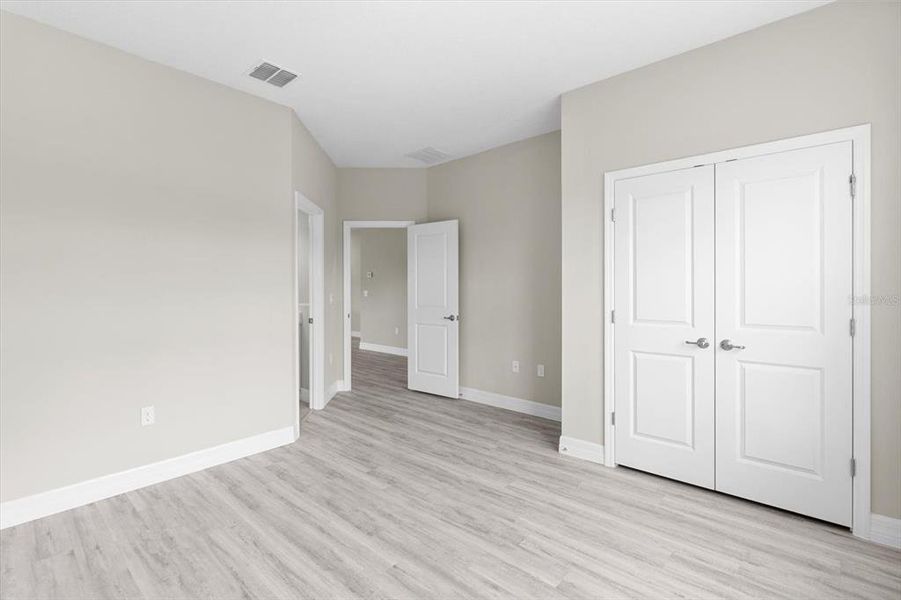 Spacious, unfurnished interior of a new home in , Ocala (Image 34).