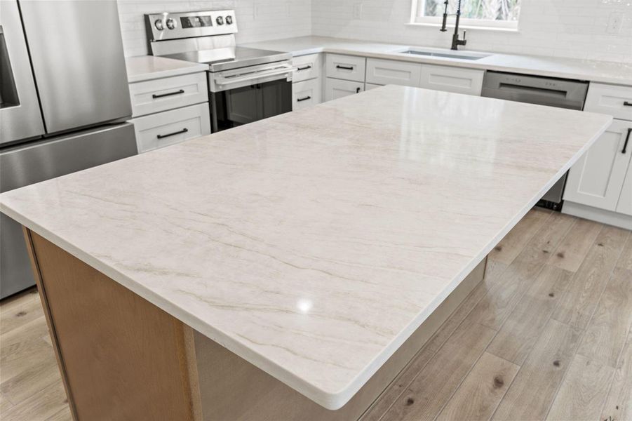 24-web-or-mls-GALICIA.Kitchen.24 24-web-or-mls-GALICIA.Kitchen.24