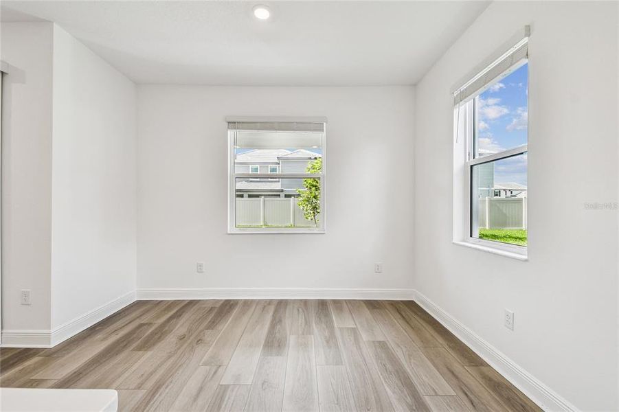 Spacious, unfurnished interior of a new home in Hawkstone, Sarasota (Image 41).