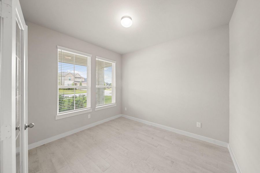 Spacious, unfurnished interior of a new home in Grand Oaks – The Cove, Houston (Image 20).