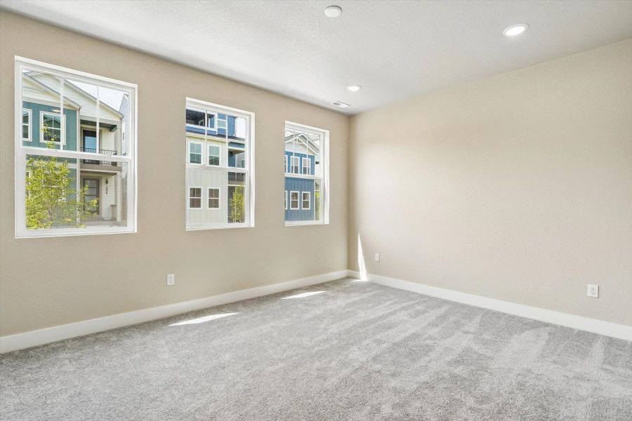 Spacious, unfurnished interior of a new home in Pony Park, Colorado Springs (Image 17).