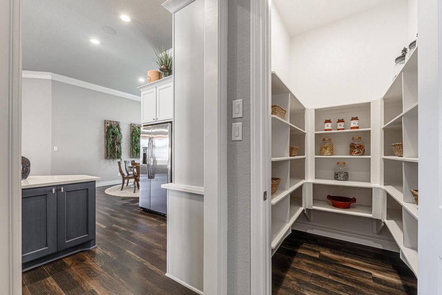 Representative furnished interior of a home built from the 4290 by Ravenna Homes in Artavia 70′, Conroe (Image 13). Representative furnished interior of a home built from the 4290 by Ravenna Homes in Artavia 70′, Conroe (Image 13).