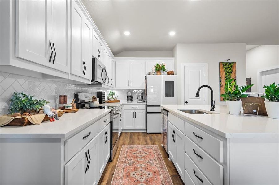 Furnished interior view inside a new home in Trail Creek, Cleburne (Image 10).