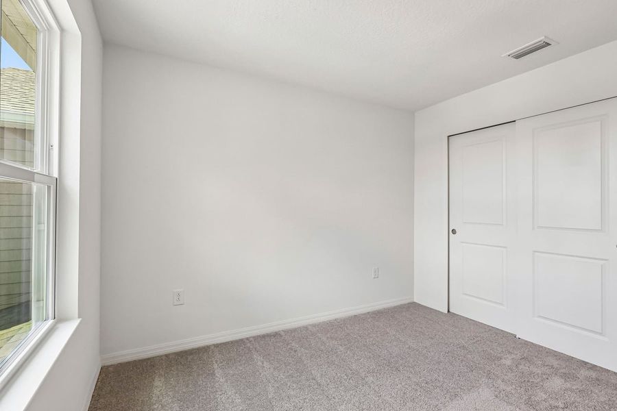 Spacious, unfurnished interior of a new home in Reserve at Forest Lake Townhomes, Lake Wales (Image 17).