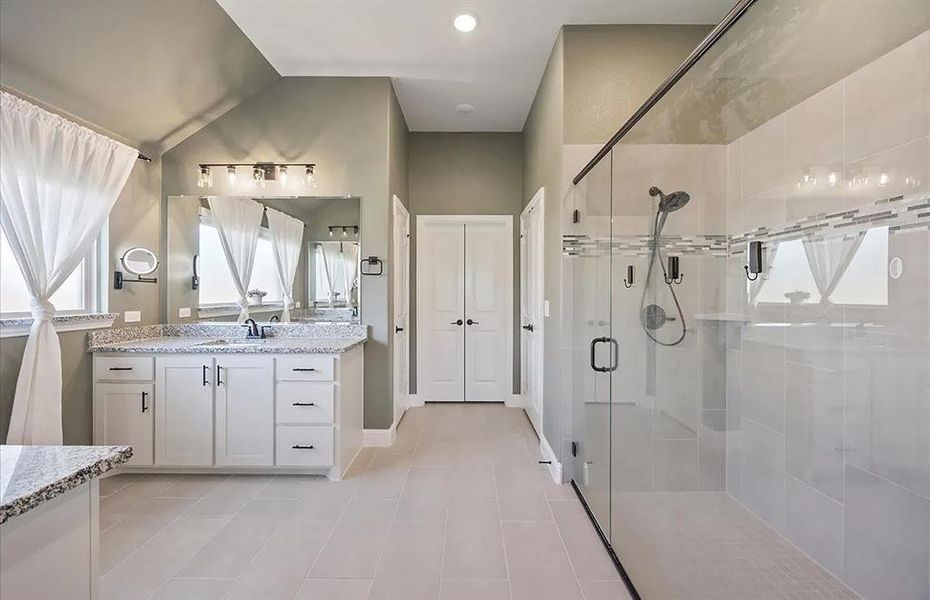Furnished interior view inside a new home in , Waxahachie (Image 13).