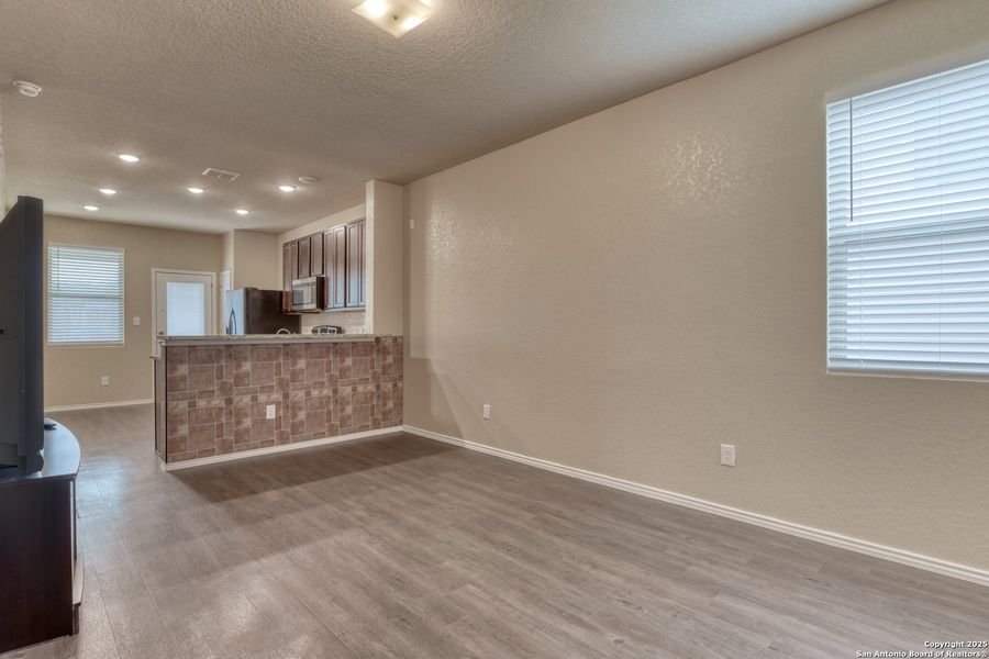 Spacious, unfurnished interior of a new home in Somerset Trails, San Antonio (Image 17).
