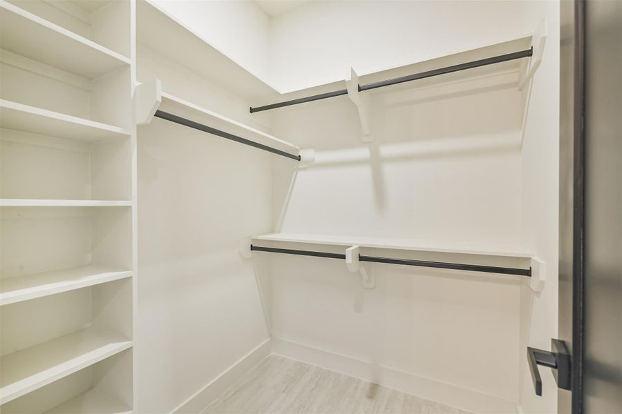 Secondary walk-in closet