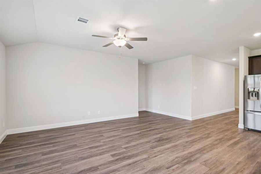 Spacious, unfurnished interior of a new home in Simpson Crossing - Signature Series, McKinney (Image 33). Spacious, unfurnished interior of a new home in Simpson Crossing - Signature Series, McKinney (Image 33).