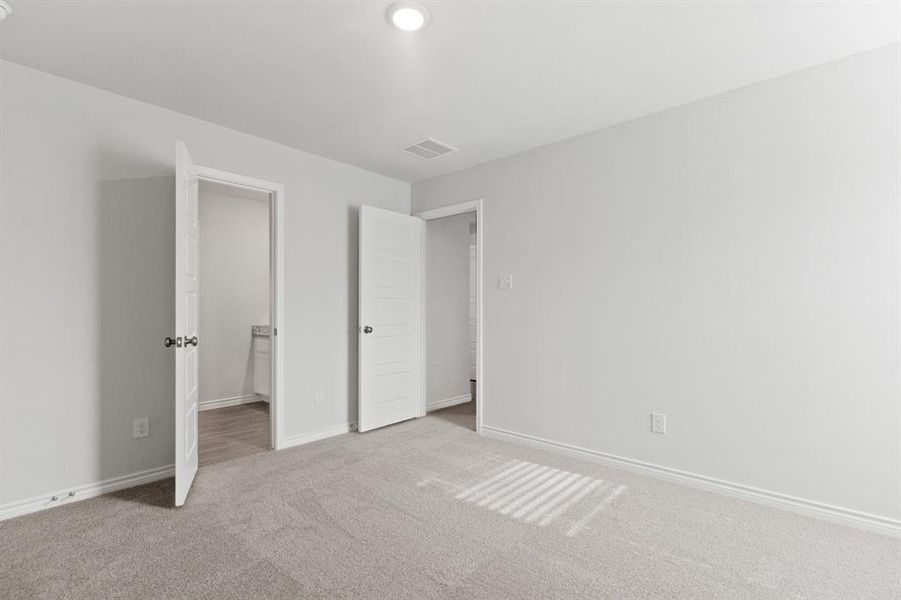 Spacious, unfurnished interior of a new home in Retreat at Fossil Creek, Fort Worth (Image 15).