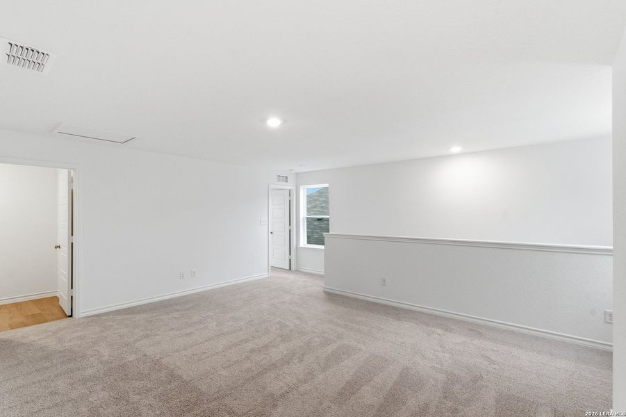 Spacious, unfurnished interior of a new home in , New Braunfels (Image 28).