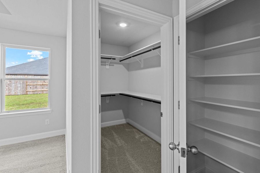 Spacious, unfurnished interior of a new home in River Ranch Trails, Dayton (Image 19).