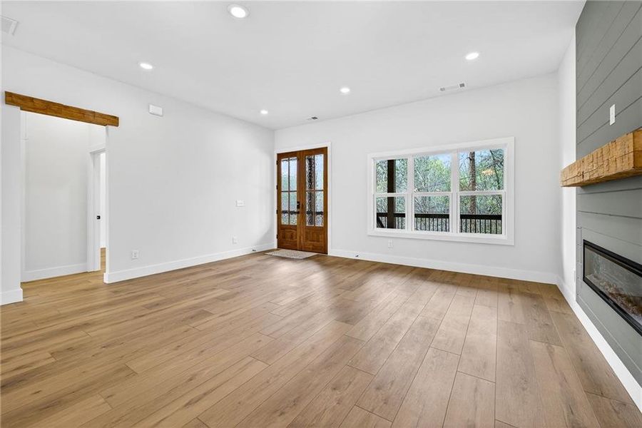 Spacious, unfurnished interior of a new home in , Gainesville (Image 24).