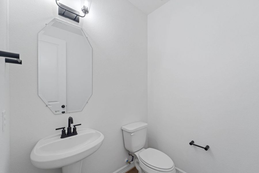 Note: Sample product photo. Actual exterior and interior selections may vary by homesite. Photo may be virtually staged