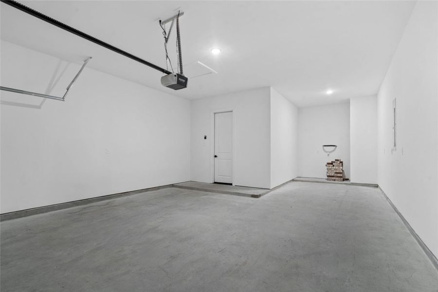 Spacious, unfurnished interior of a new home in , Montgomery (Image 40).