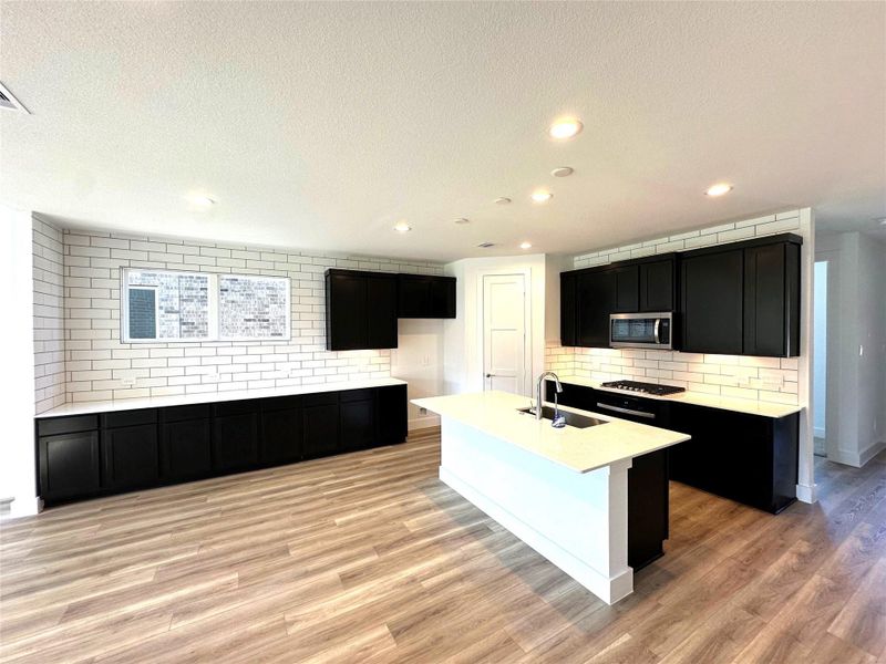 Wonderful Modern Kitchen!