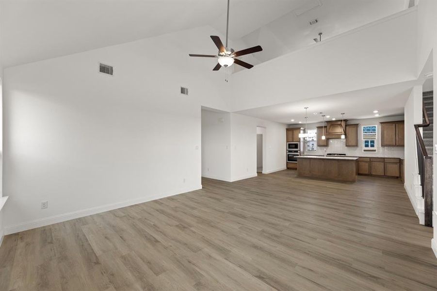 8_09. 510 Front Davis - Family (3) Large