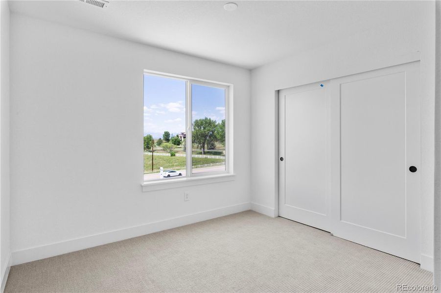 Spacious, unfurnished interior of a new home in Dillon Pointe - Skyview, Broomfield (Image 20).