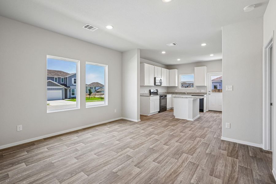 Spacious, unfurnished interior of a new home in Edgebrooke, Pflugerville (Image 21).