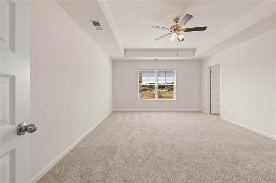 Spacious, unfurnished interior of a new home in Shoal Creek, Hampton (Image 10).