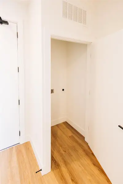 Spacious, unfurnished interior of a new home in Congress Lofts Saint Elmo, Austin (Image 8).