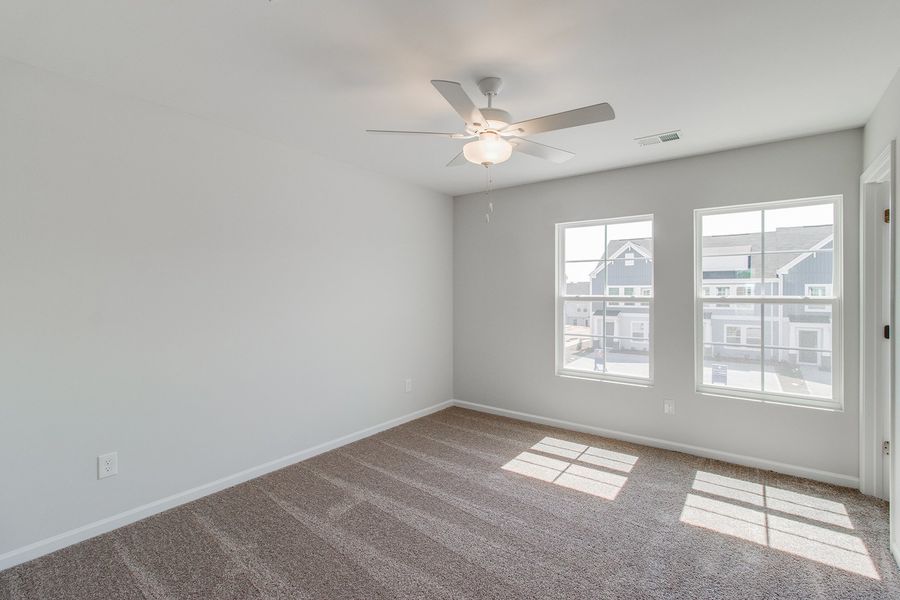 Spacious, unfurnished interior of a new home in Astoria, Columbia (Image 21).