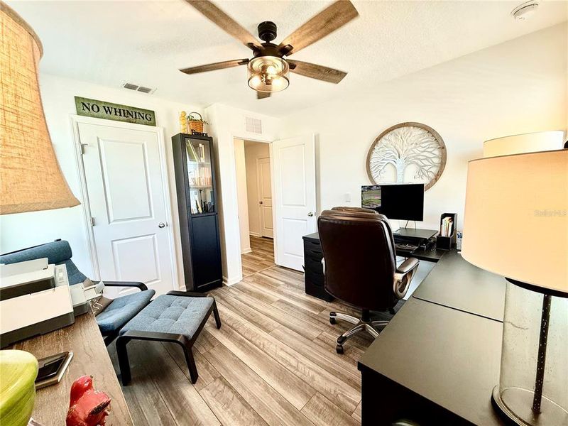 Furnished interior view inside a new home in , Gibsonton (Image 11).