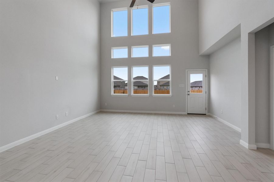 Spacious, unfurnished interior of a new home in Morningstar, Georgetown (Image 32).