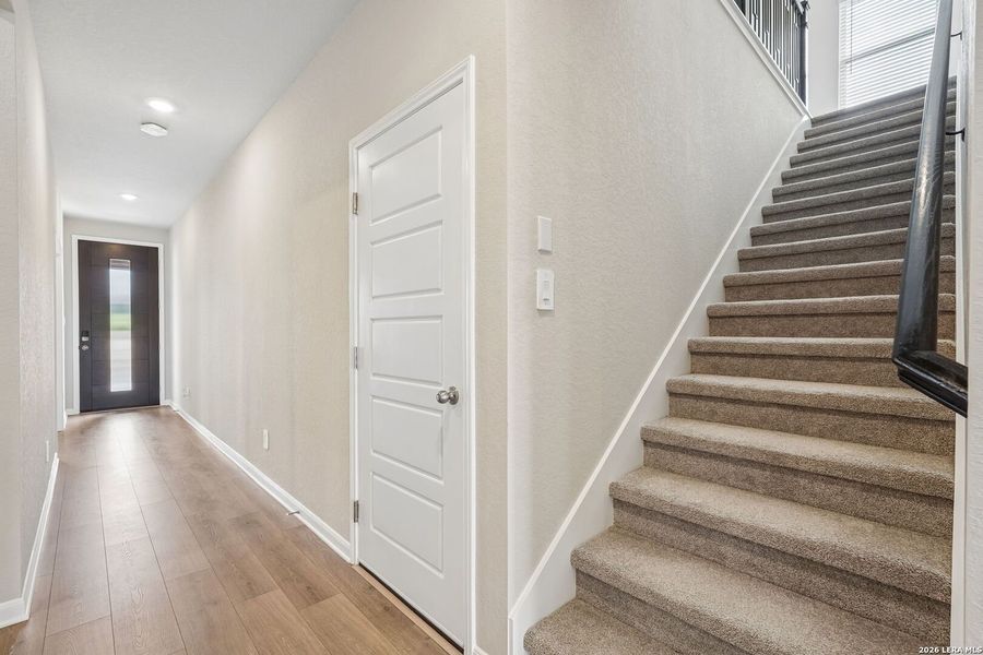 Spacious, unfurnished interior of a new home in Arcadia Ridge - Premier Series, San Antonio (Image 22).