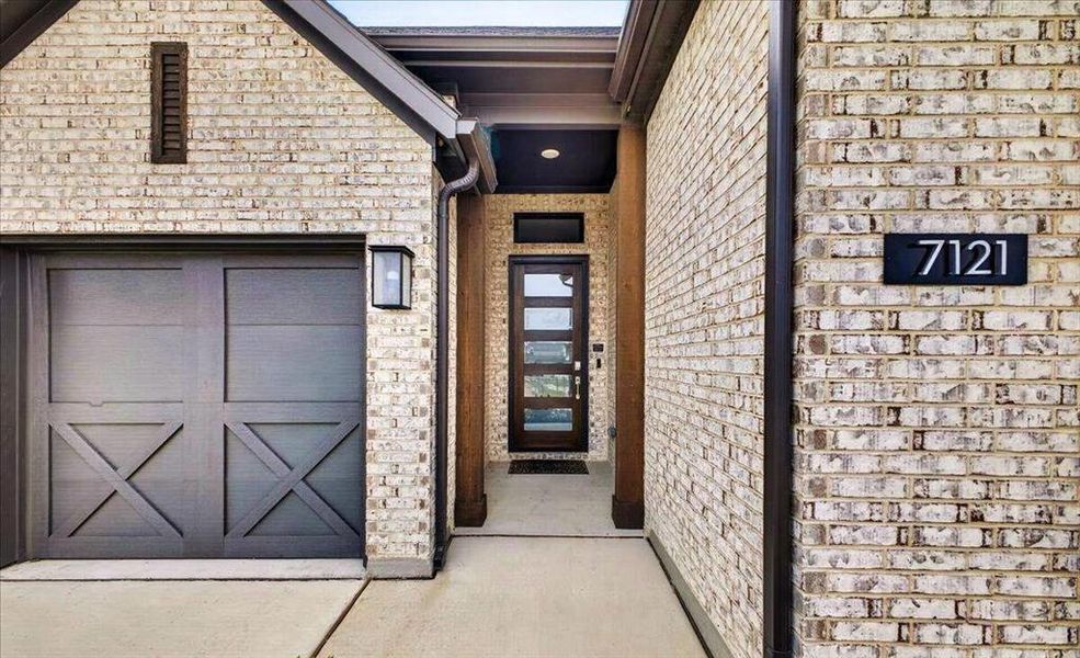 Exterior details and patio area of a home in Talon Hills, Fort Worth (Image 26).