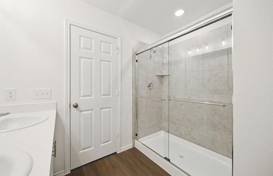 Large shower in owner's bath Large shower in owner's bath