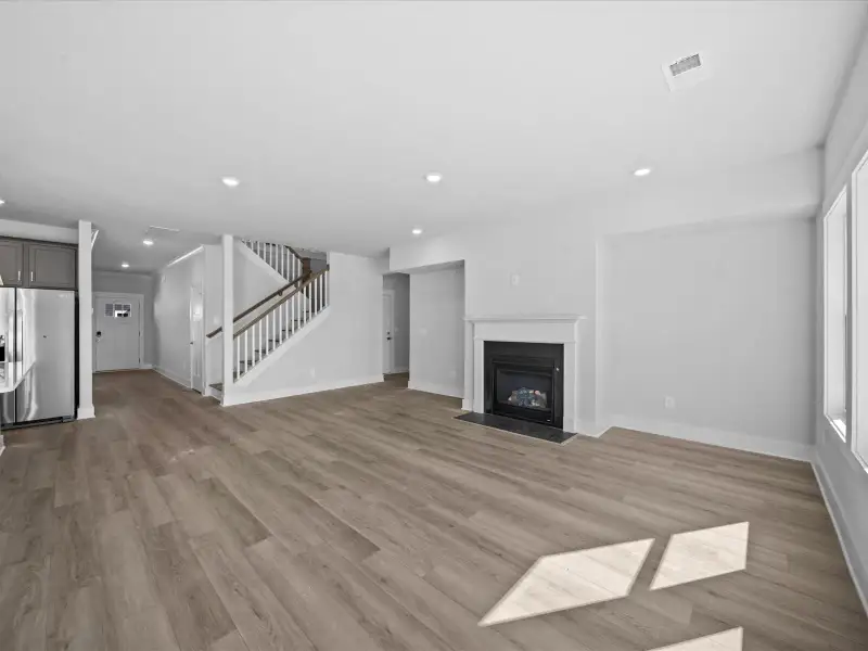 Spacious, unfurnished interior of a new home in Riverwood Farm, Piedmont (Image 12).