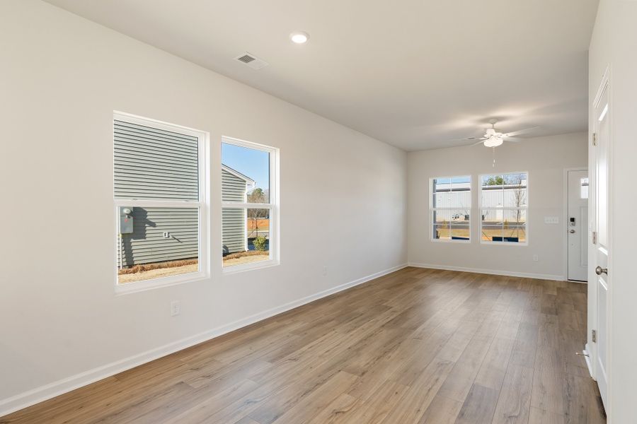 Spacious, unfurnished interior of a new home in Tucker Ridge, Pendleton (Image 17).