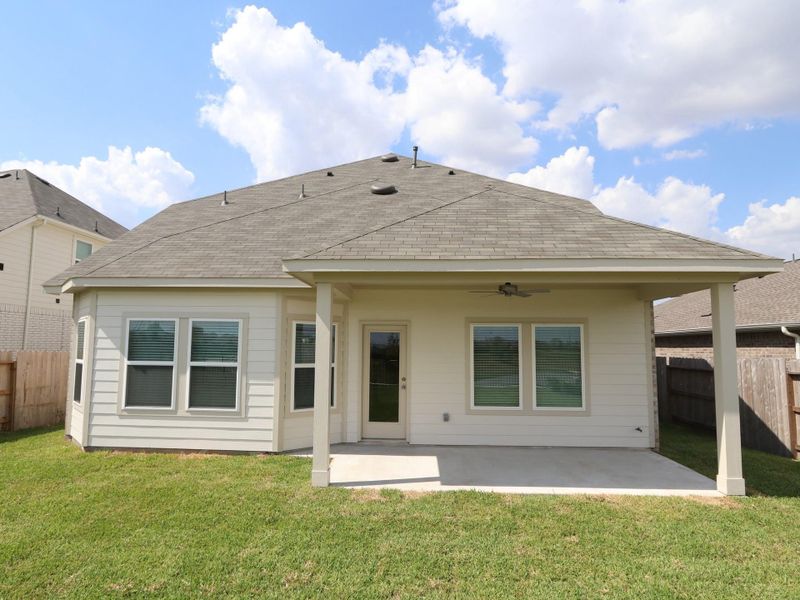Exterior details and patio area of a home in Miller's Pond, Rosenberg (Image 10). Exterior details and patio area of a home in Miller's Pond, Rosenberg (Image 10).